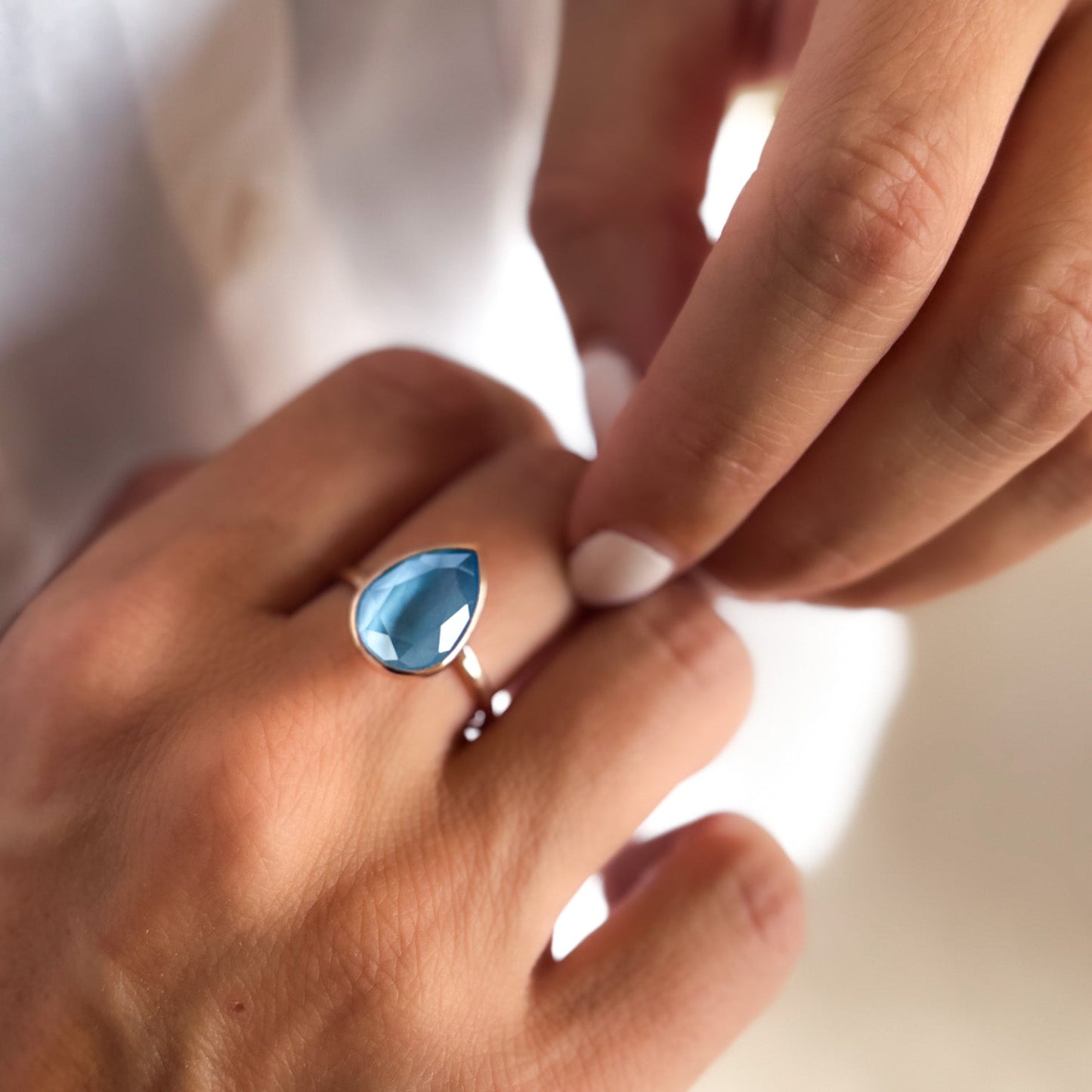Anillo Solitario Cristal Pera Azul
