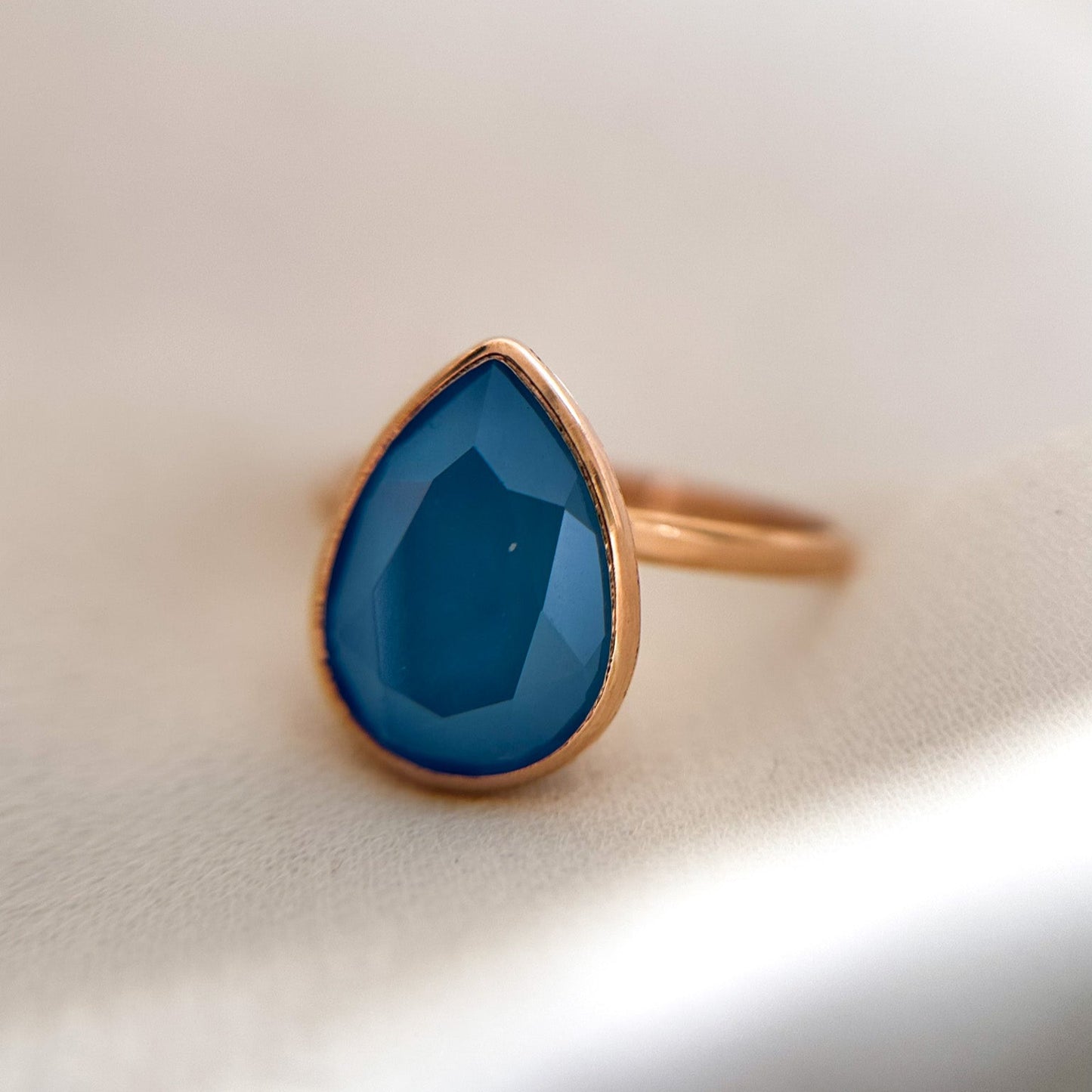 Anillo Solitario Cristal Pera Azul