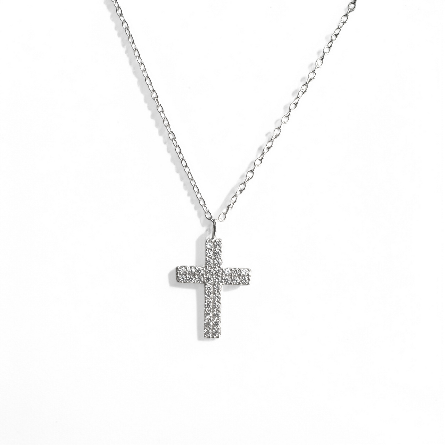 Collar cadena con Cruz de 16 x 10 mm engastada con doble corrida de circones
