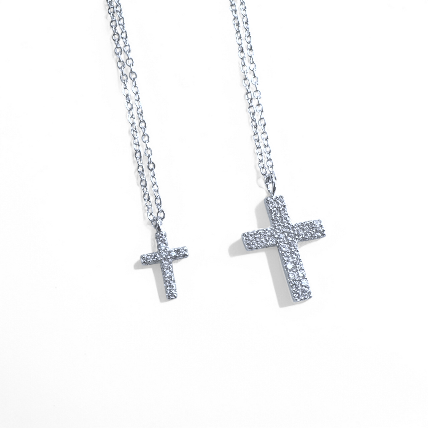 Collar cadena con Cruz de 16 x 10 mm engastada con doble corrida de circones