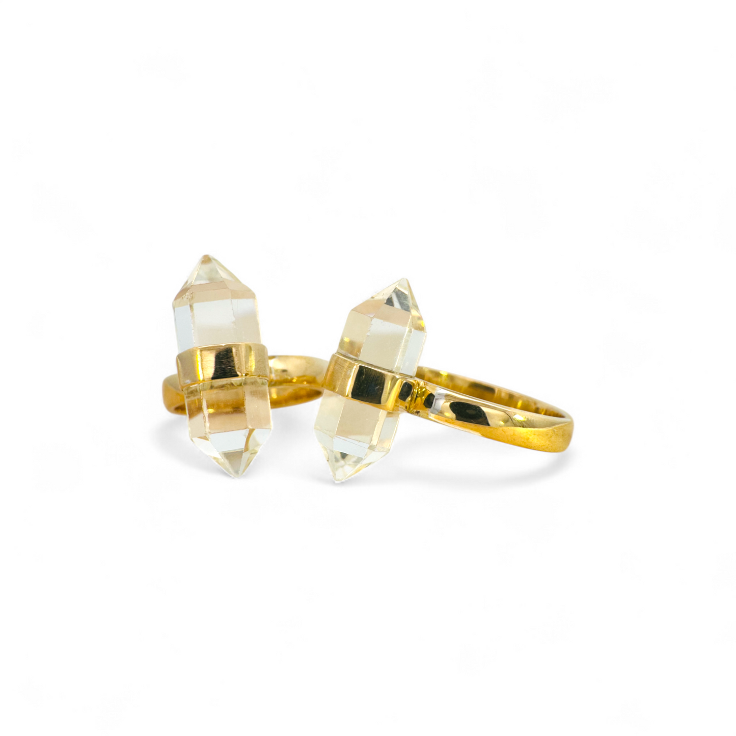 Anillo argolla dorada con cuarzo