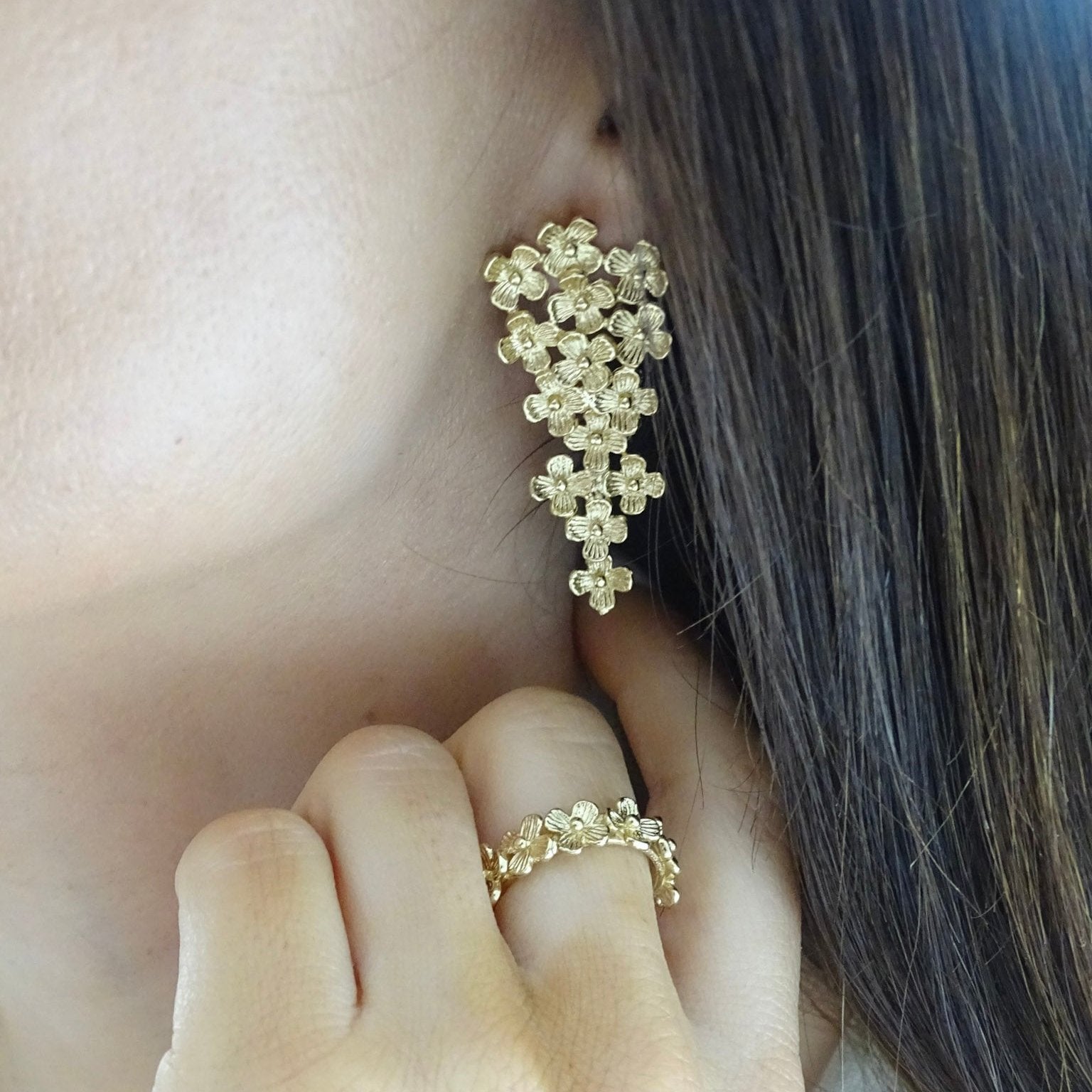 Aros flores gota movimiento dorados