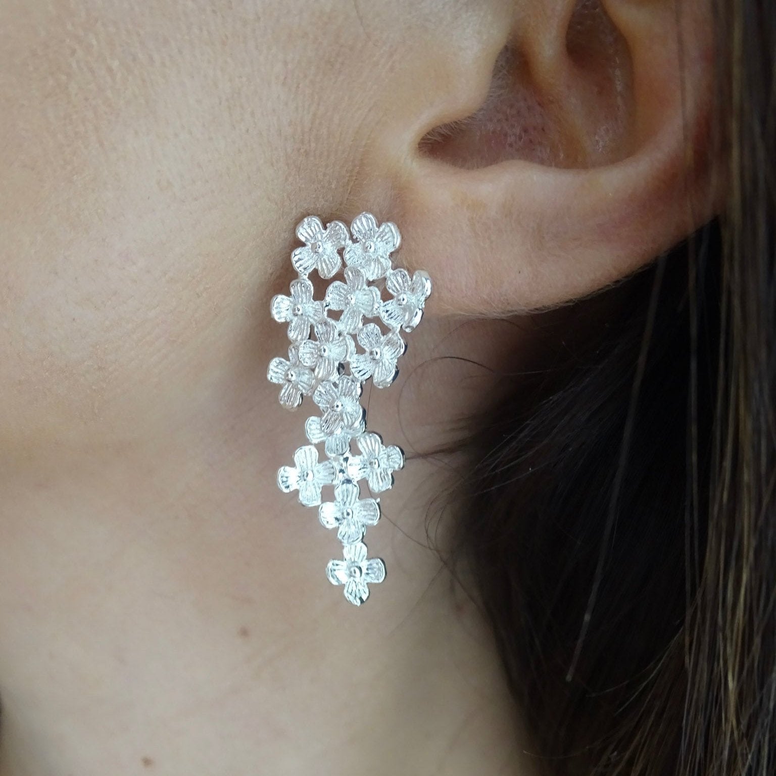 Aros flores gota movimiento plateados