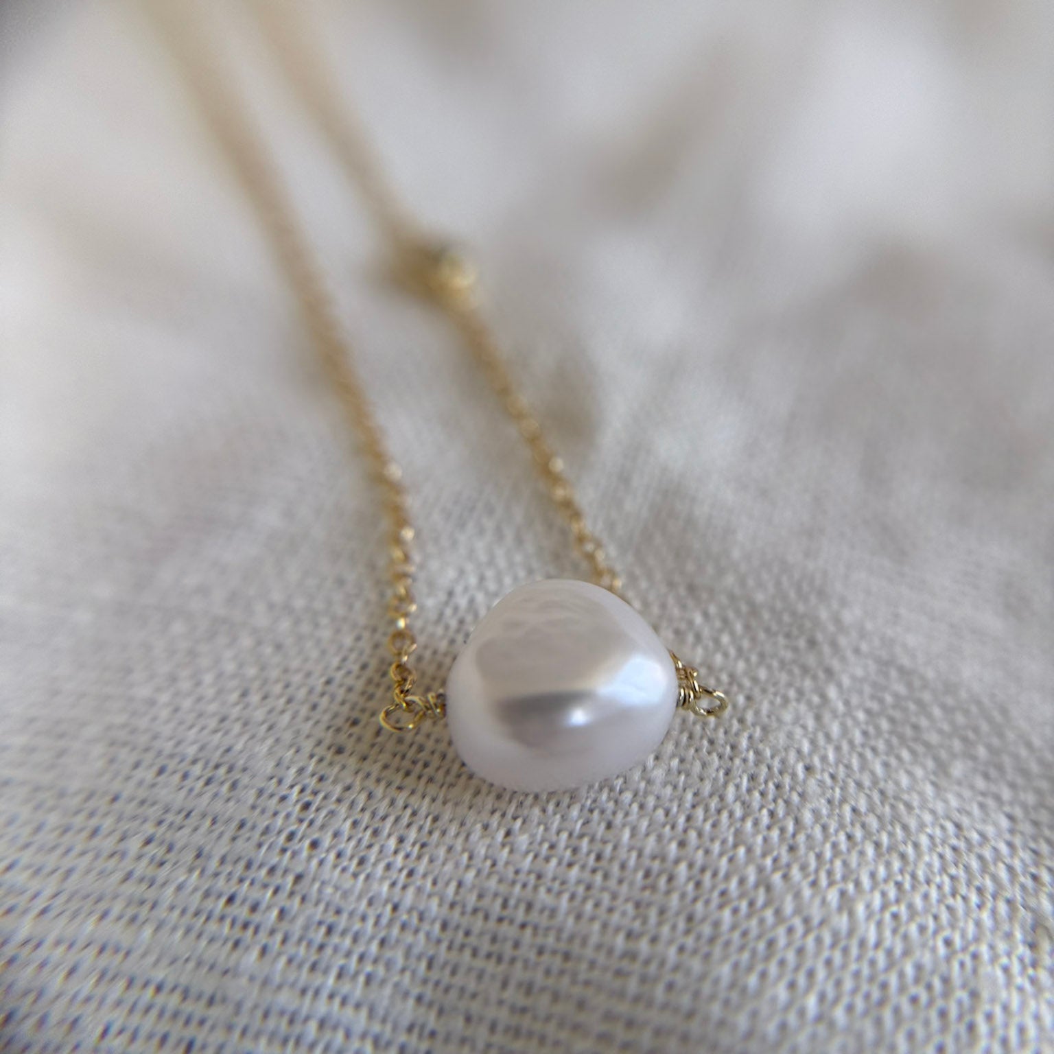 Collar cadena con Perla oval 8mm y circón en bisel de 4mm