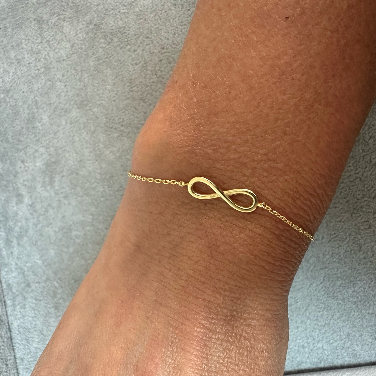 Pulsera cadena dorada infinito