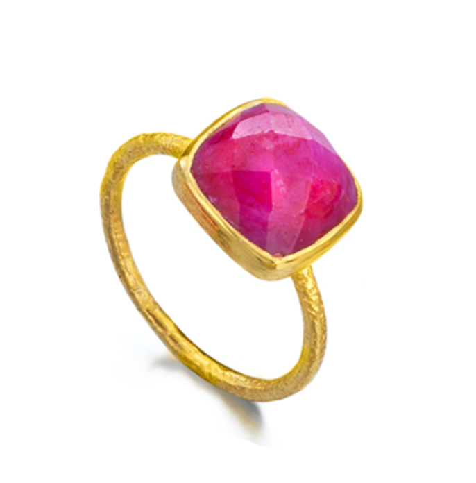 Anillo Solitario Plata Bañada en oro con Silimanita tono rubí