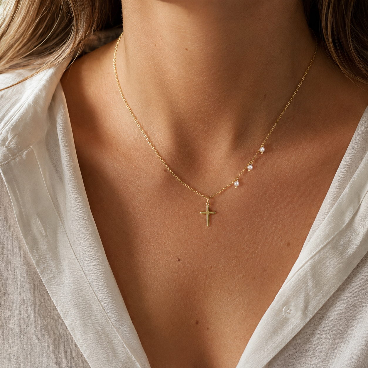 Collar cadena de Plata 925 bañada en oro con Cruz y 3 Perlas