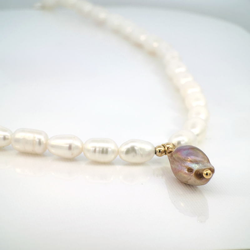 Collar Perlas naturales 8 x 5 mm con perla barroca rosada 1,5 cm