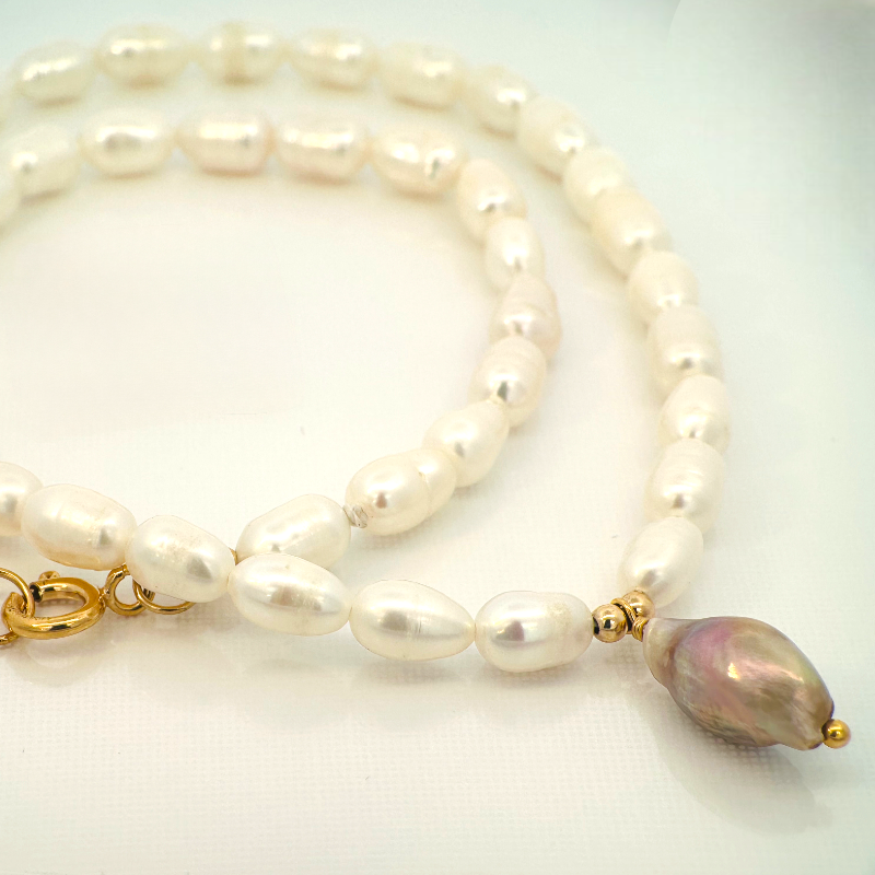 Collar Perlas naturales 8 x 5 mm con perla barroca rosada 1,5 cm