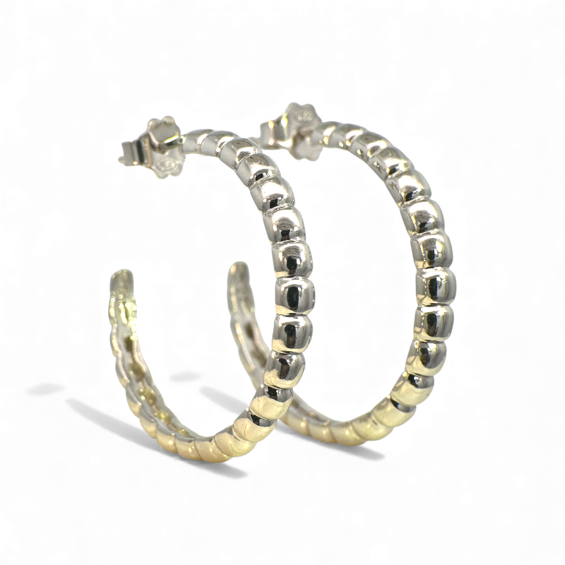 Aros argollas pelotitas plateadas  2,8 cm