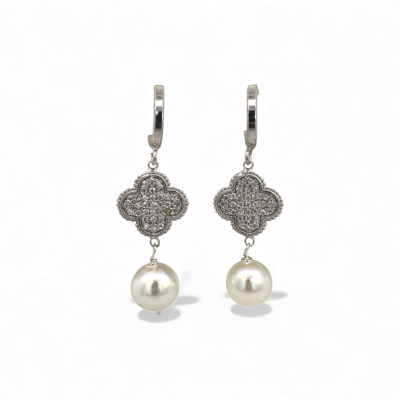 Aros colgantes con media argolla, trebol plateado con circones y perla 7-8 mm