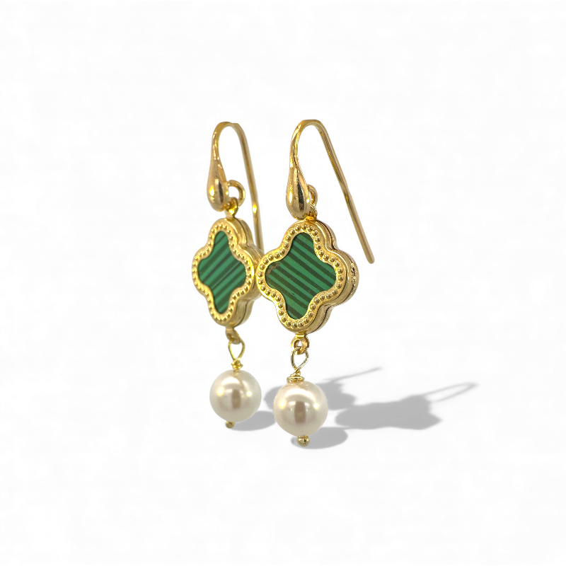 Aros colgantes trebol verde y perlas 6 mm dorado