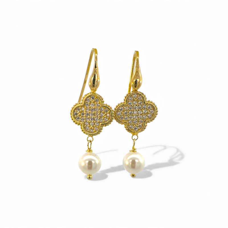Aros colgantes trebol dorado circones y perlas 6 mm