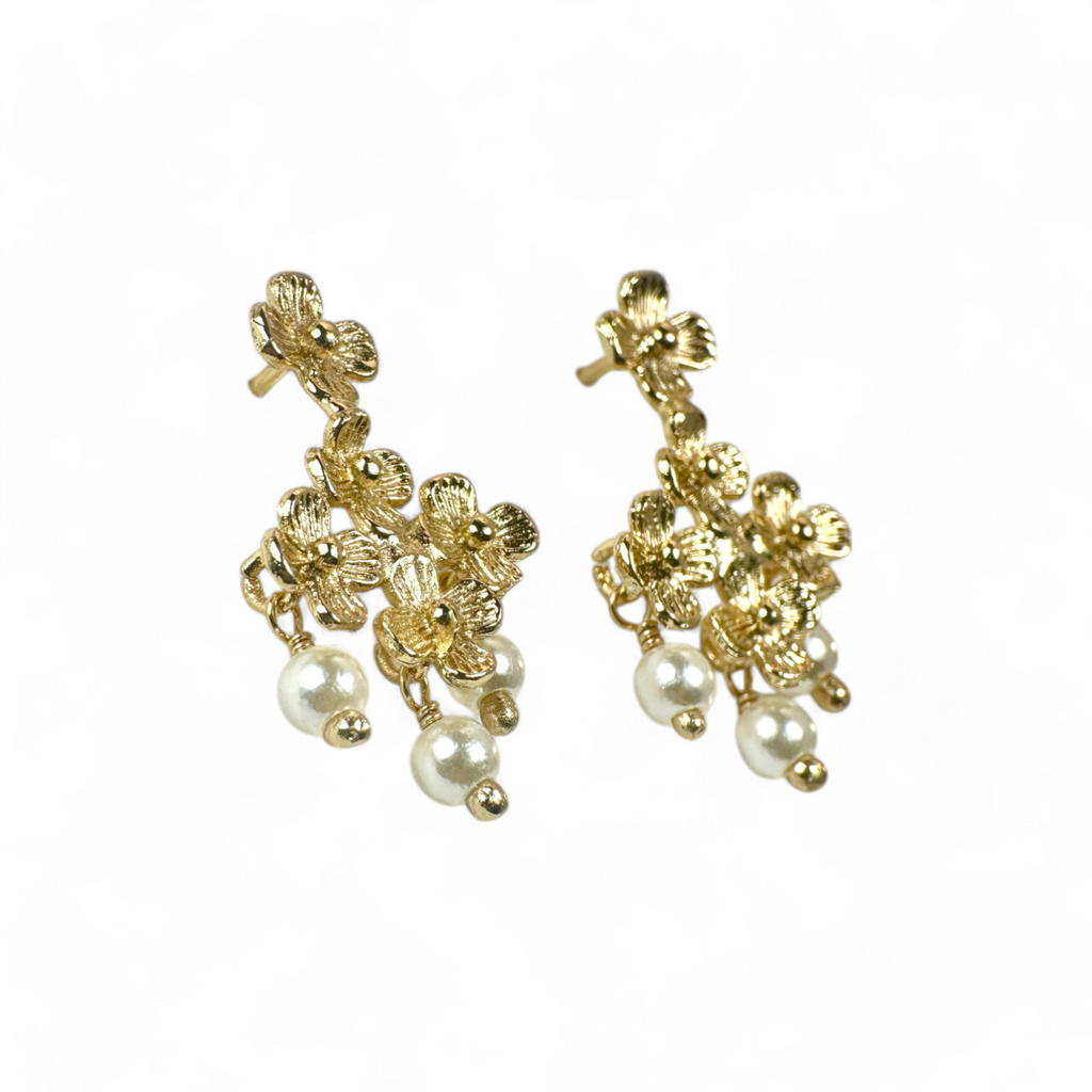 Aros flores y perlas dorados