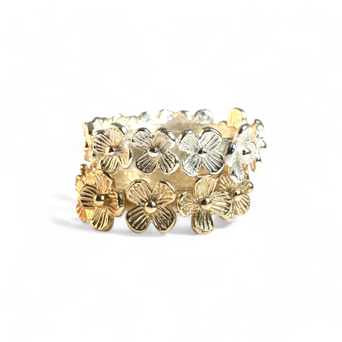 Anillo Argolla bañada rodeada con flores plateado