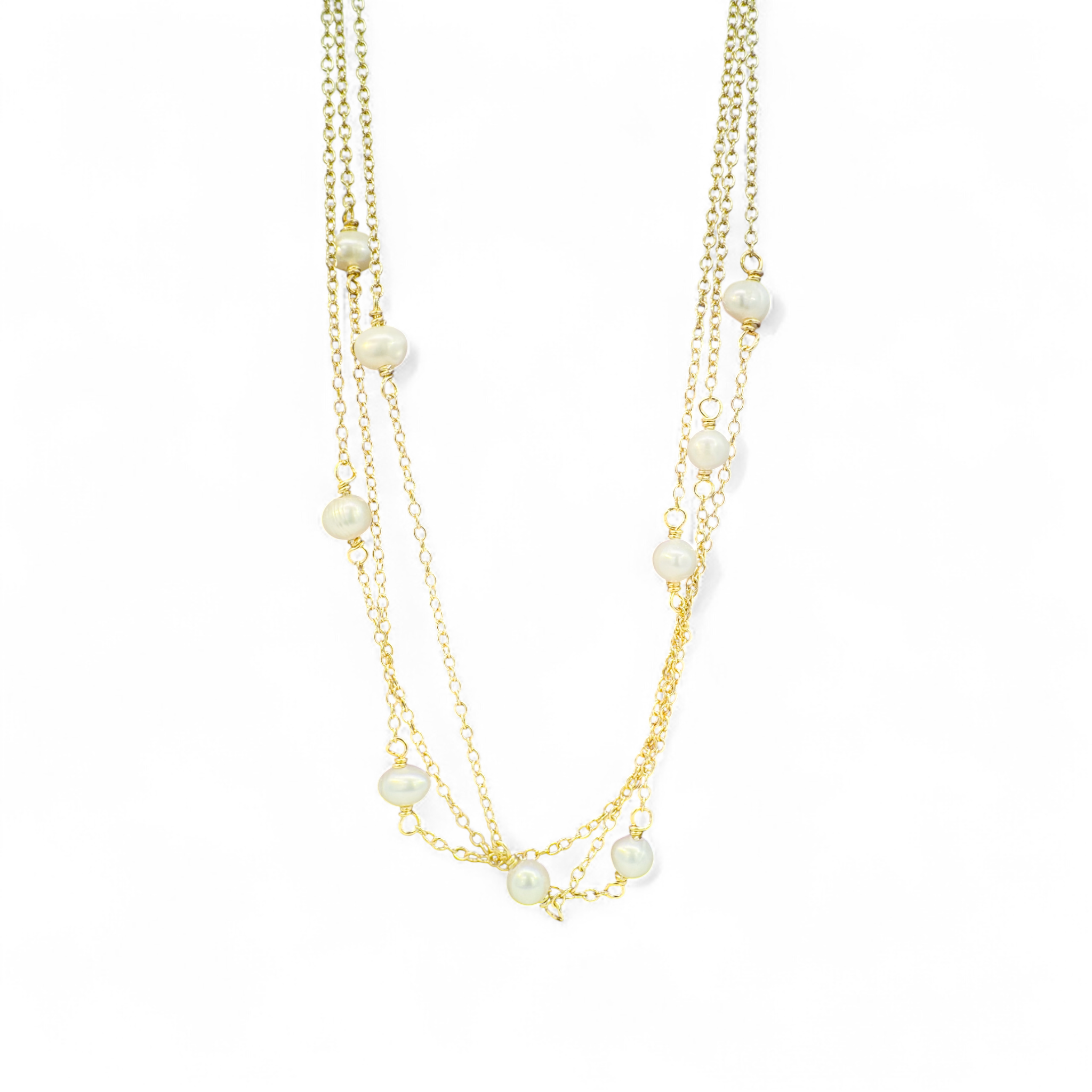 Collar triple cadena dorada con perlas 4 y 6 mm