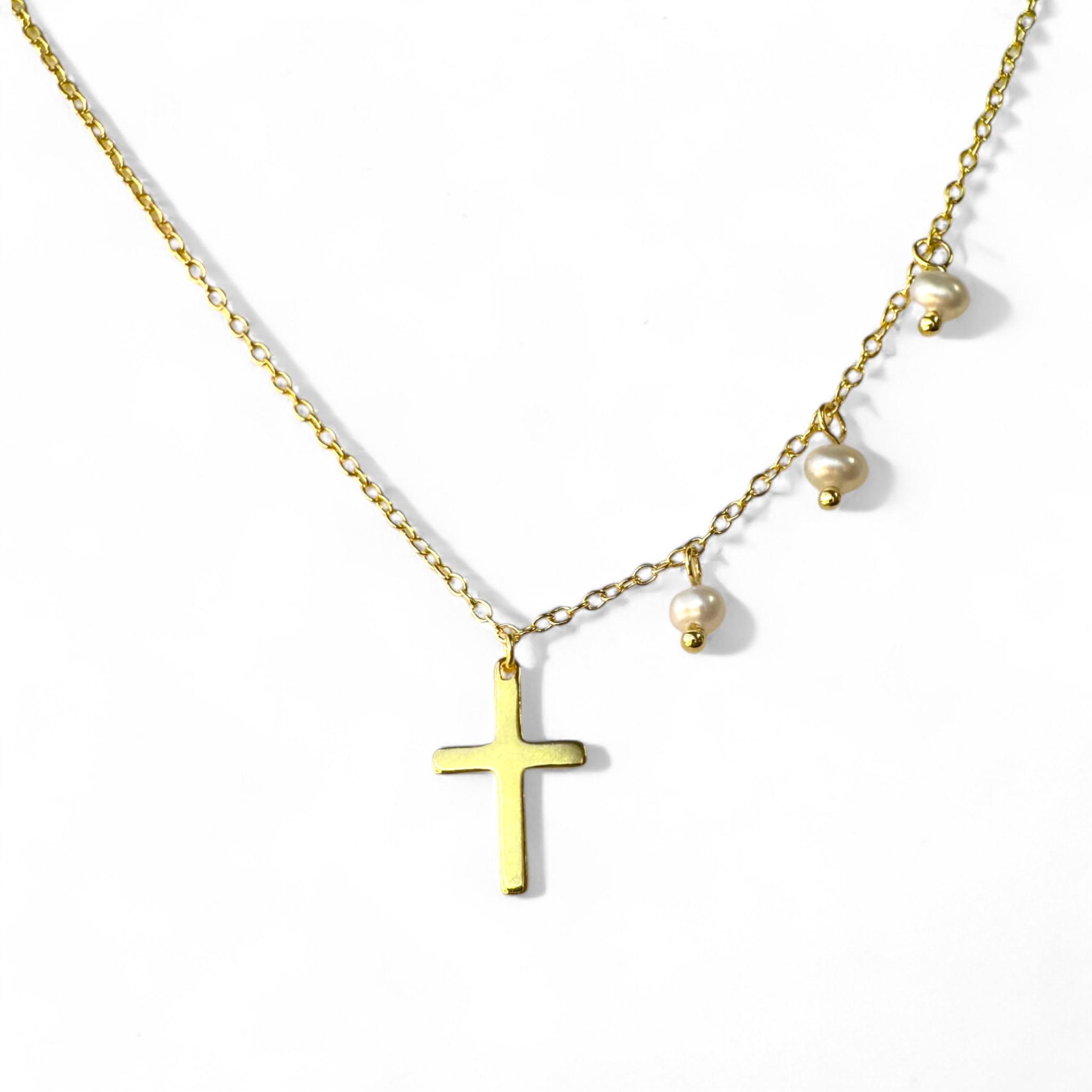 Collar cadena de Plata 925 bañada en oro con Cruz y 3 Perlas