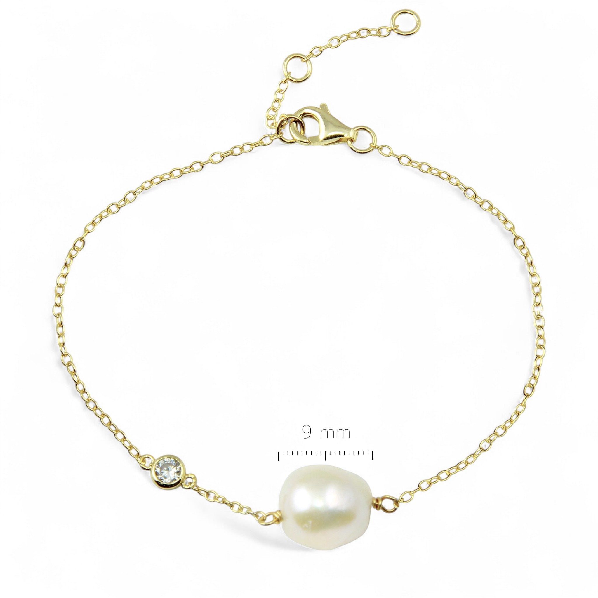 ClaraJoyas gold-plated silver bracelet with a 9mm oval pearl and a bezel-set cubic zirconia.