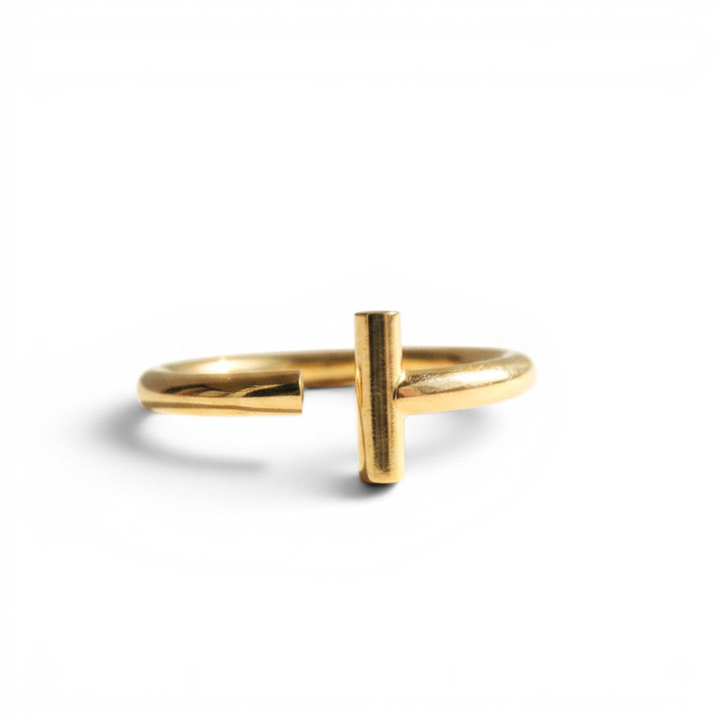 ClaraJoyas gold-plated sterling silver T-shaped cuff bracelet. Modern minimalist design.