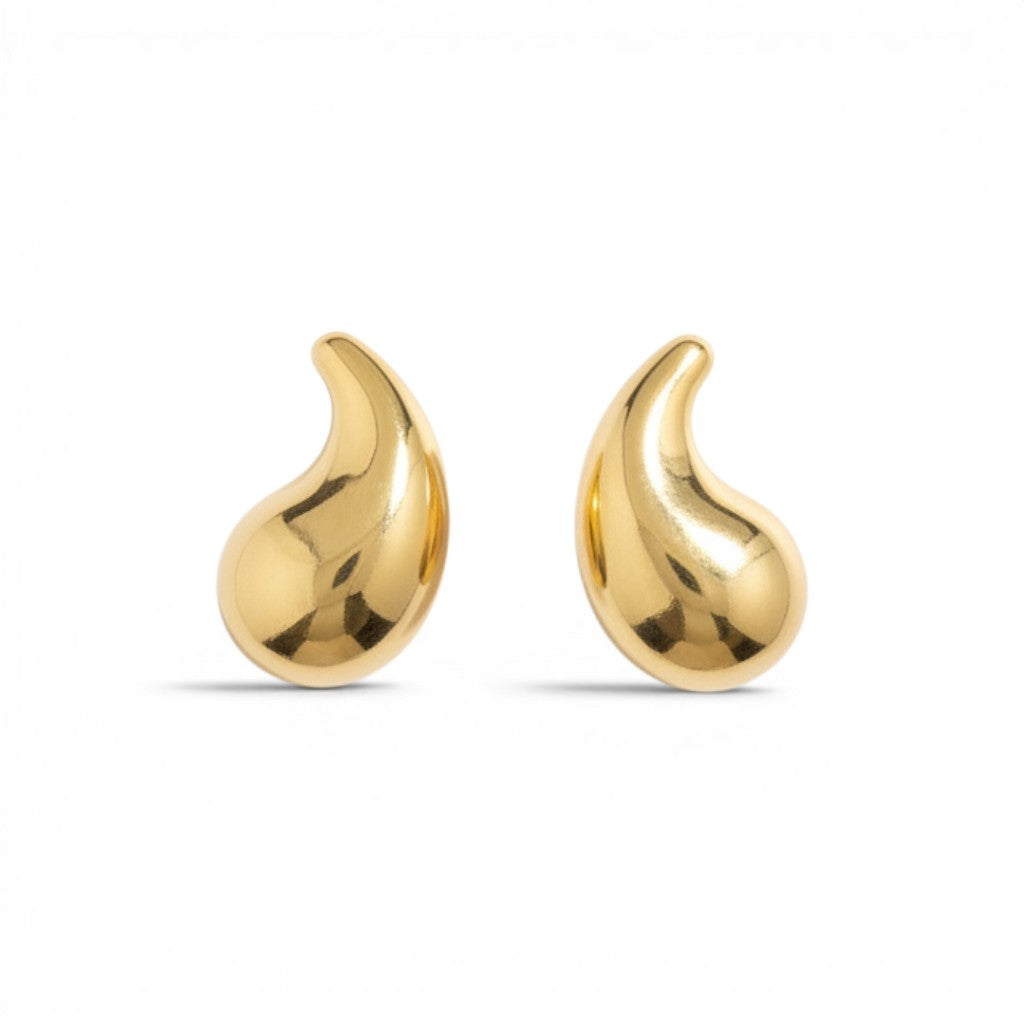 ClaraJoyas medium wide teardrop earrings in polished gold-plated bronze. 3cm long, 17mm wide.