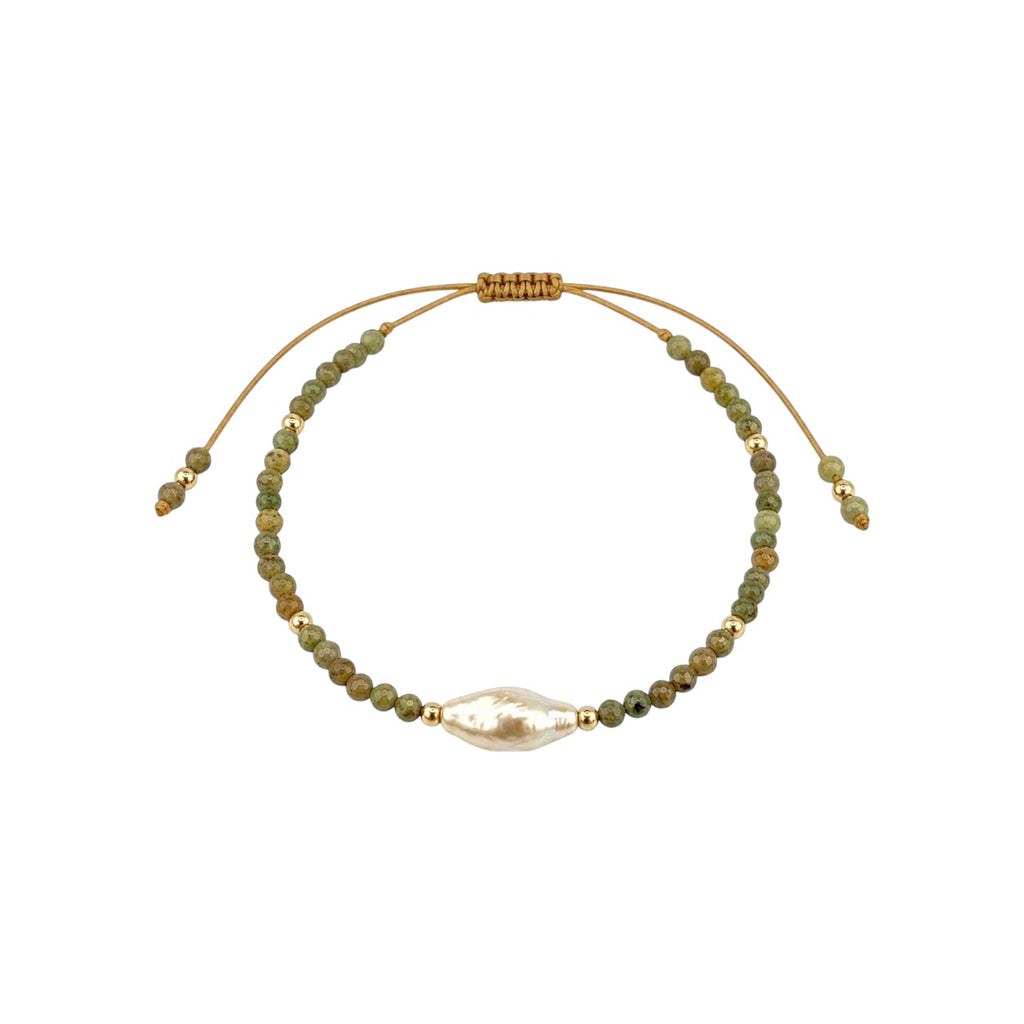 Pulsera ClaraJoyas de hilo mostaza ajustable con cuentas de amazonita verde y una perla central alargada