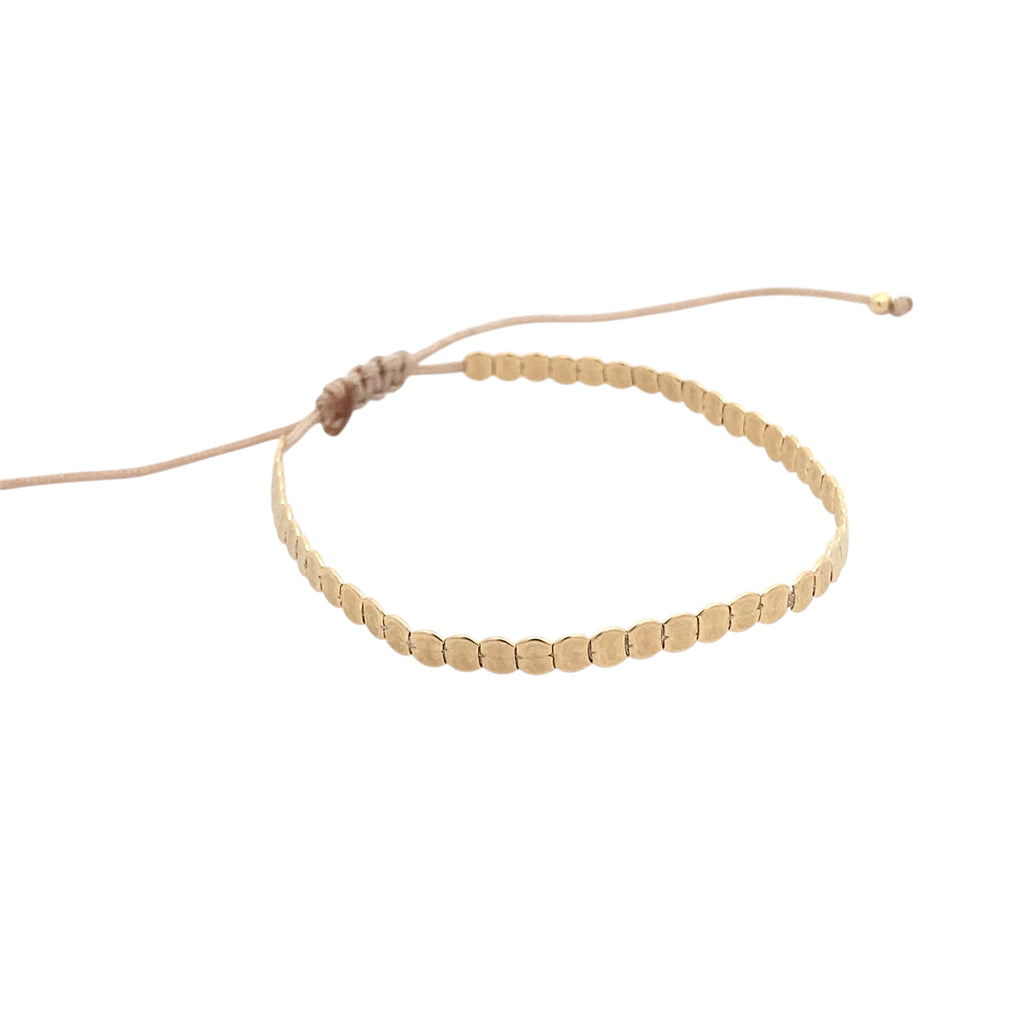 Pulsera ajustable ClaraJoyas de hilo beige con mostacillas planas de plata bañadas en oro brillante