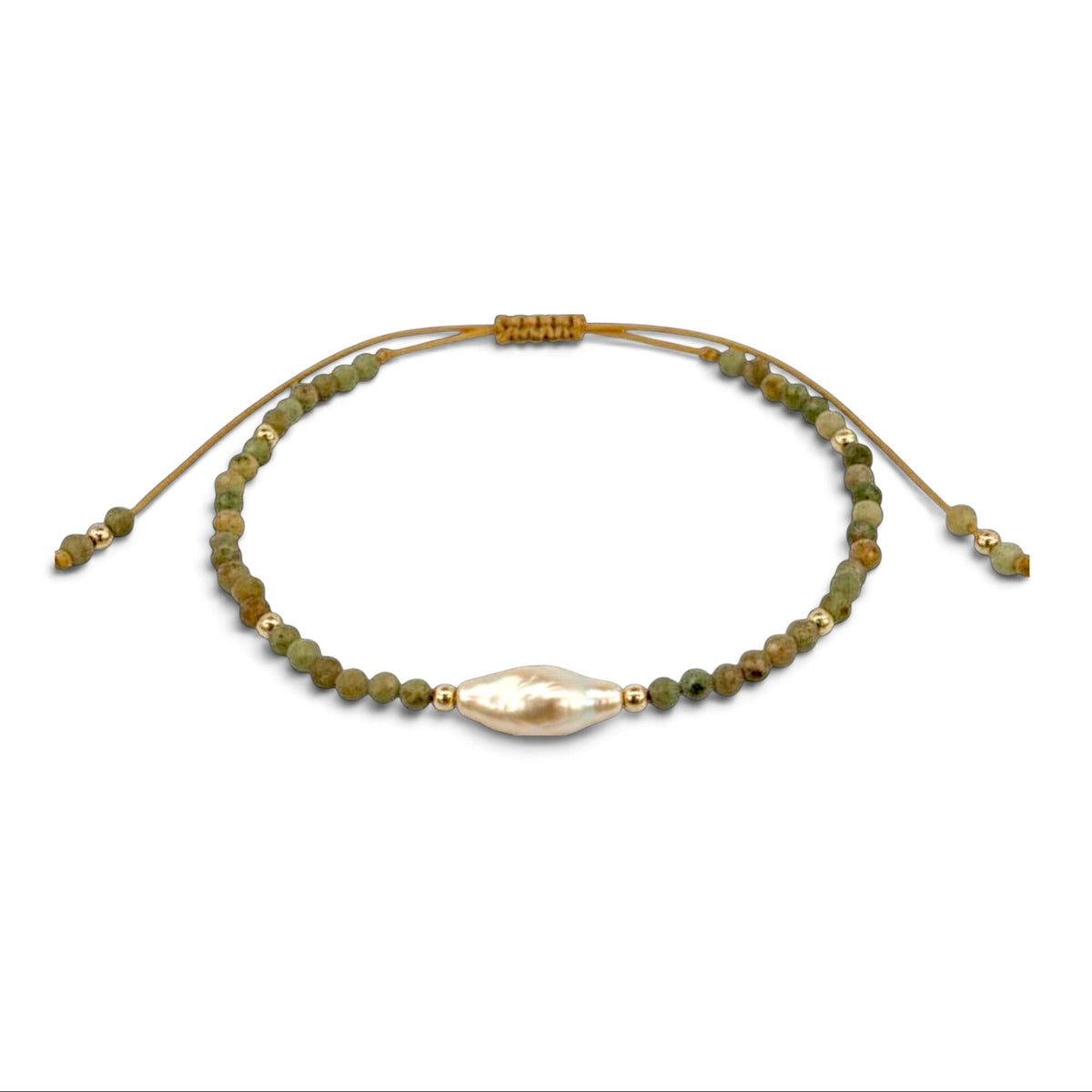 Pulsera ajustable ClaraJoyas de hilo mostaza con cuentas de amazonita, perla central y detalles dorados