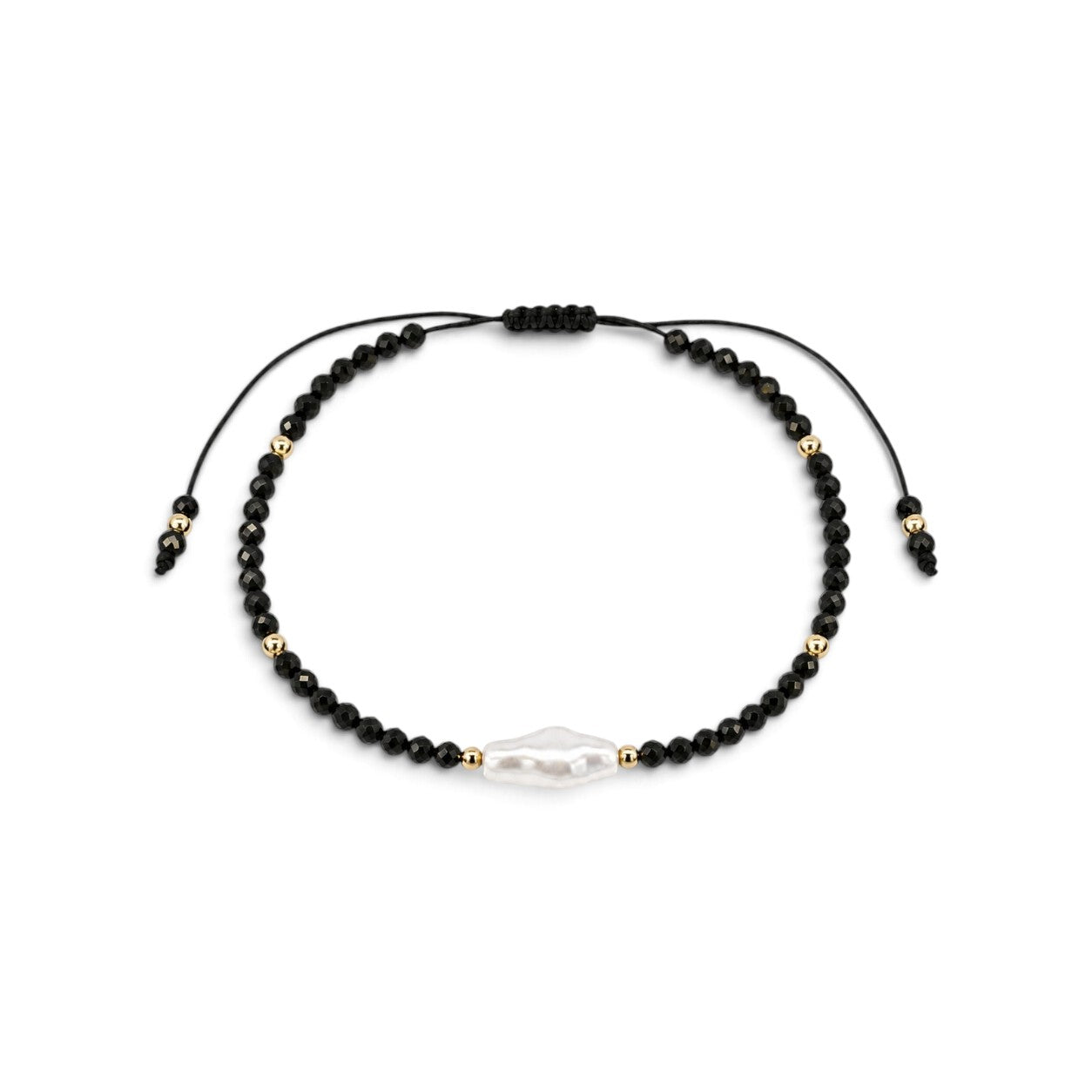 Pulsera ajustable ClaraJoyas de hilo negro con cuentas de ónix facetado, perla central y detalles dorados.
