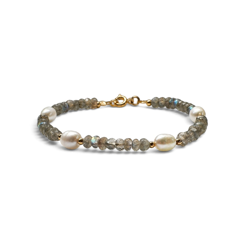 Pulsera ClaraJoyas de piedras naturales grises y tres perlas blancas con cierre ajustable y detalles dorados