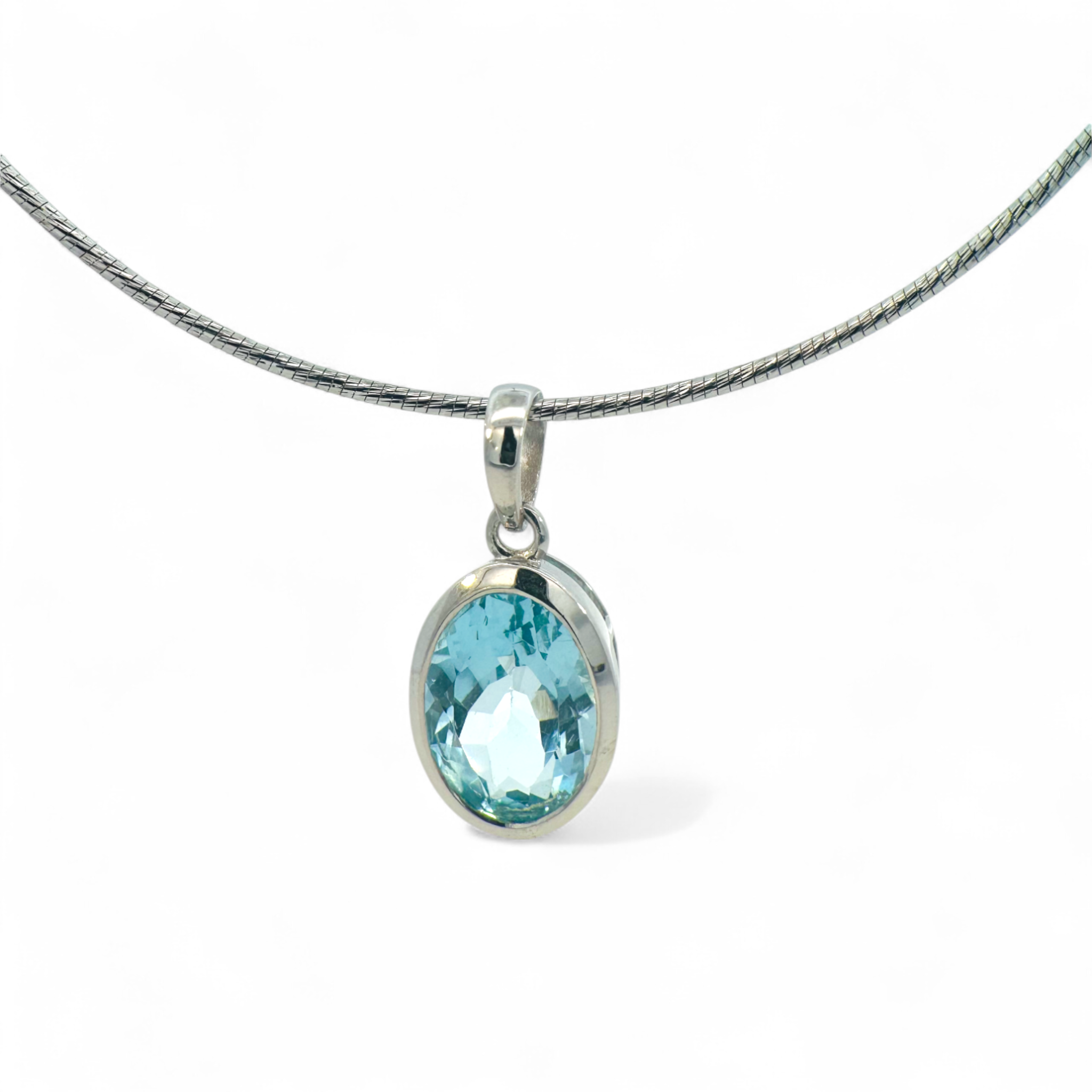 Collar cadena y colgante de plata 925 con topacio azul oval