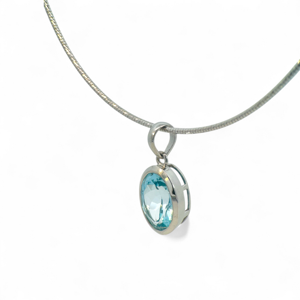 Collar cadena y colgante de plata 925 con topacio azul oval