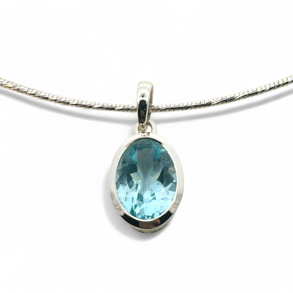 Collar cadena y colgante de plata 925 con topacio azul oval