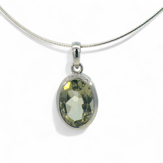 Collar cadena y colgante de plata 925 con amatista verde oval