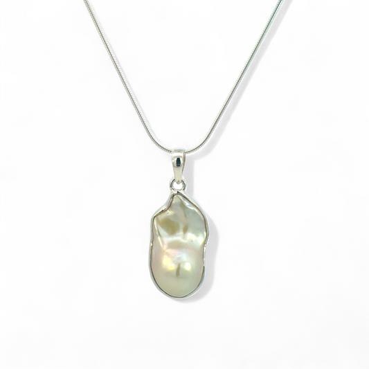 Collar cadena y colgante de plata 925 con perla barroca en bisel