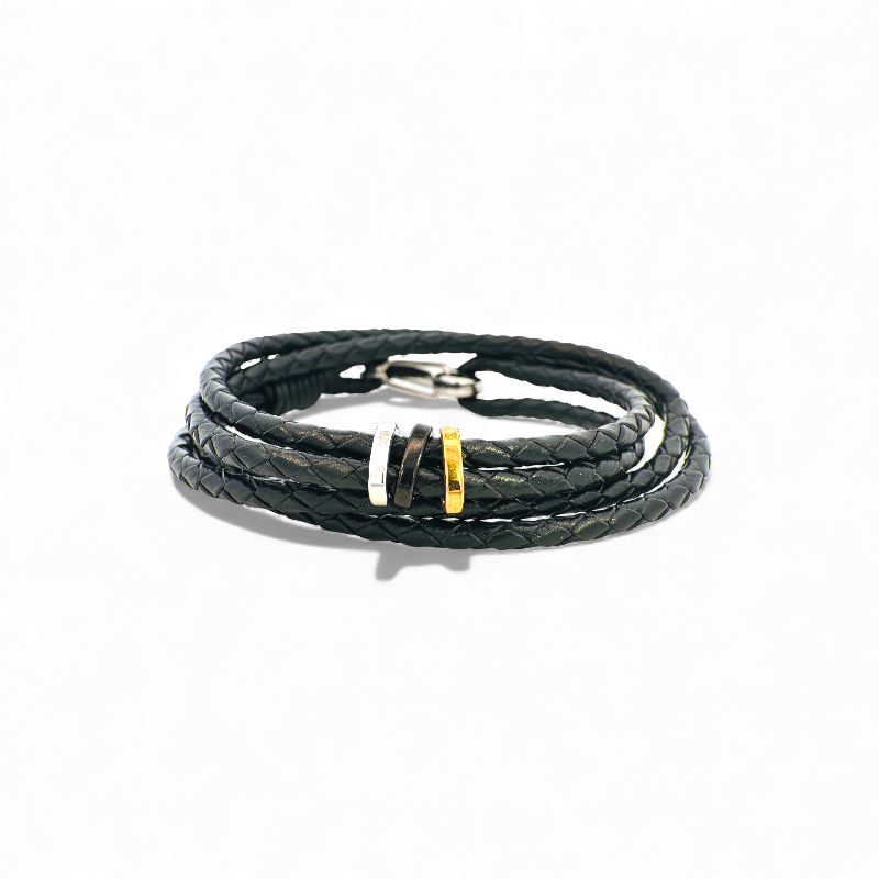 Pulsera Multicapa de Cuero Trenzado Negro con Aros Metálicos
