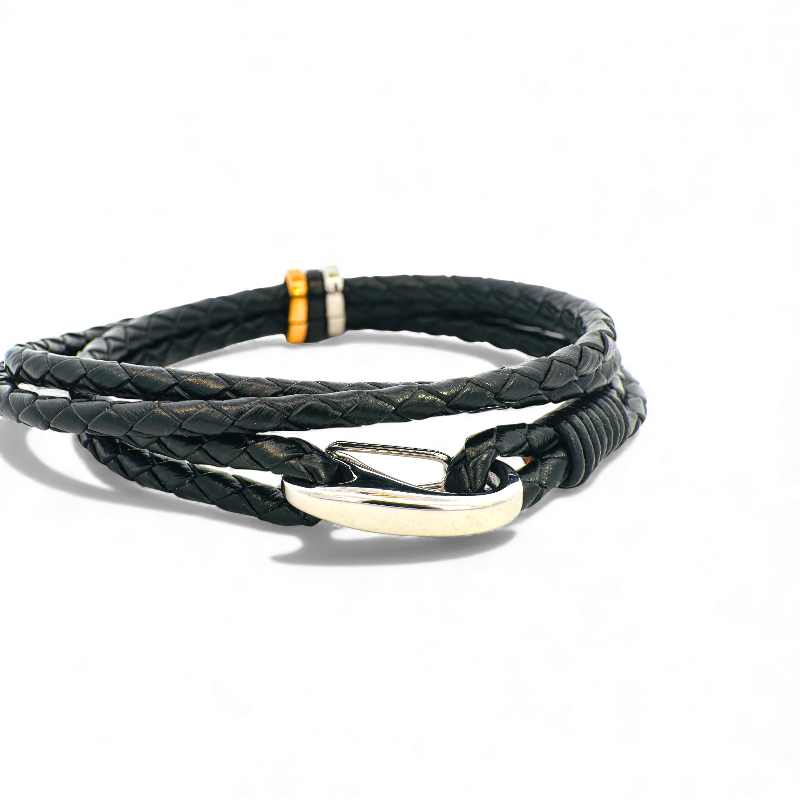 Pulsera Multicapa de Cuero Trenzado Negro con Aros Metálicos