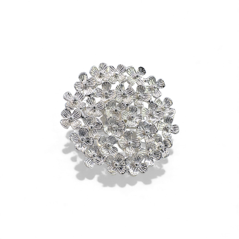Anillo ajustable flores plateado grande
