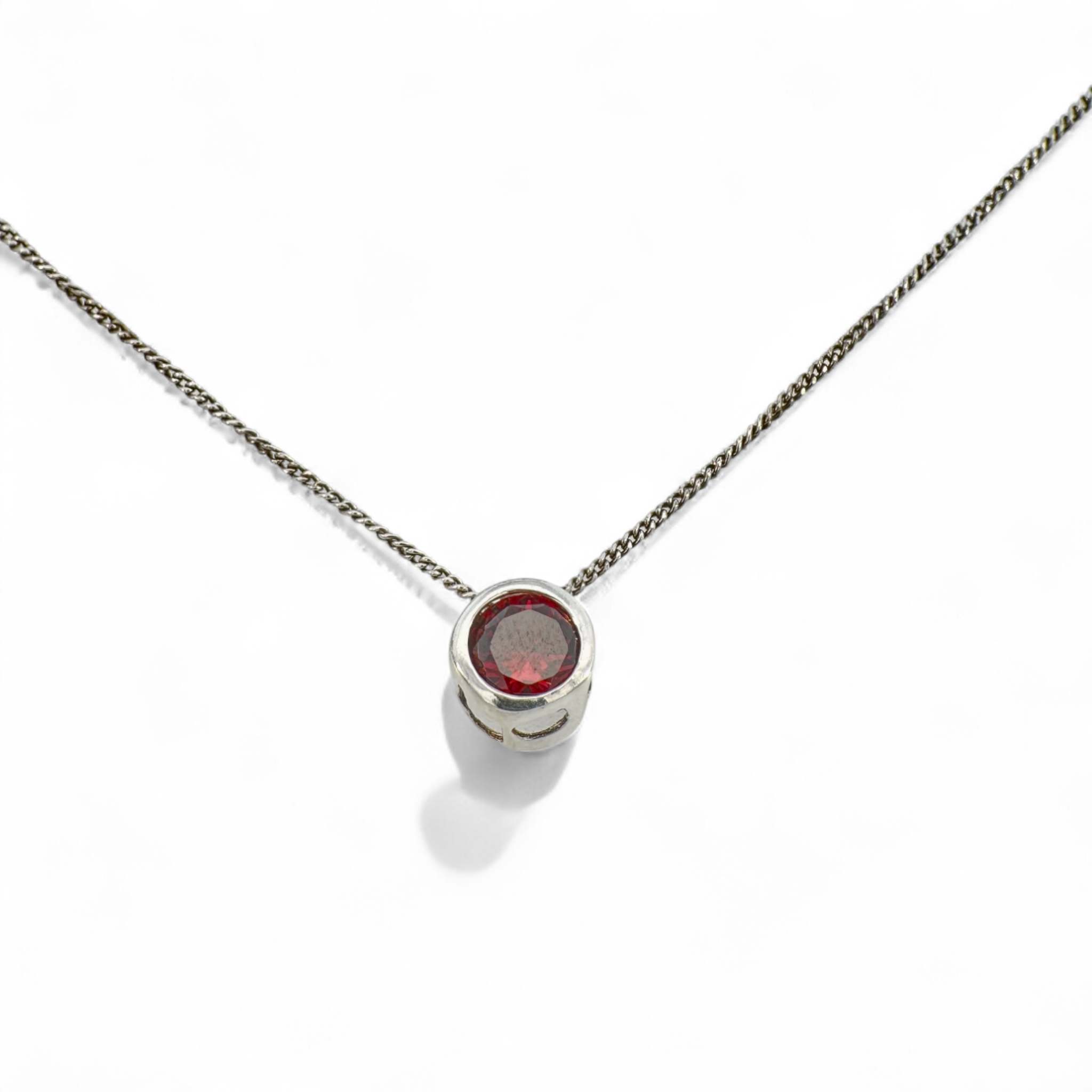 Collar cadena veneciana y colgante cristal rojo en bisel