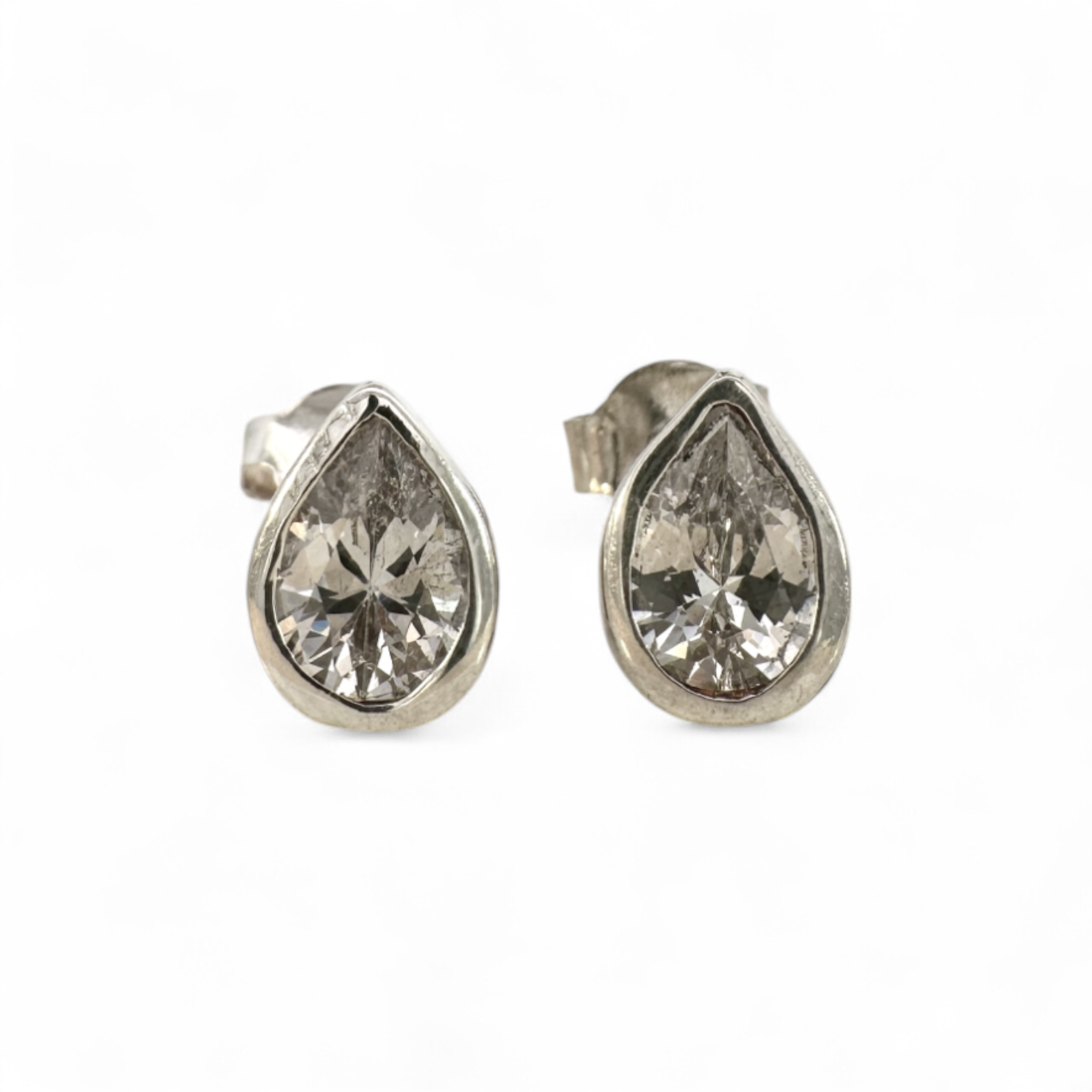 Aros stud cristales gota bisel