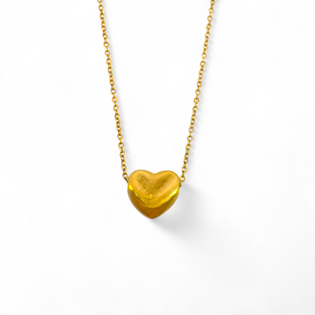Collar cadena y corazón sólido dorado