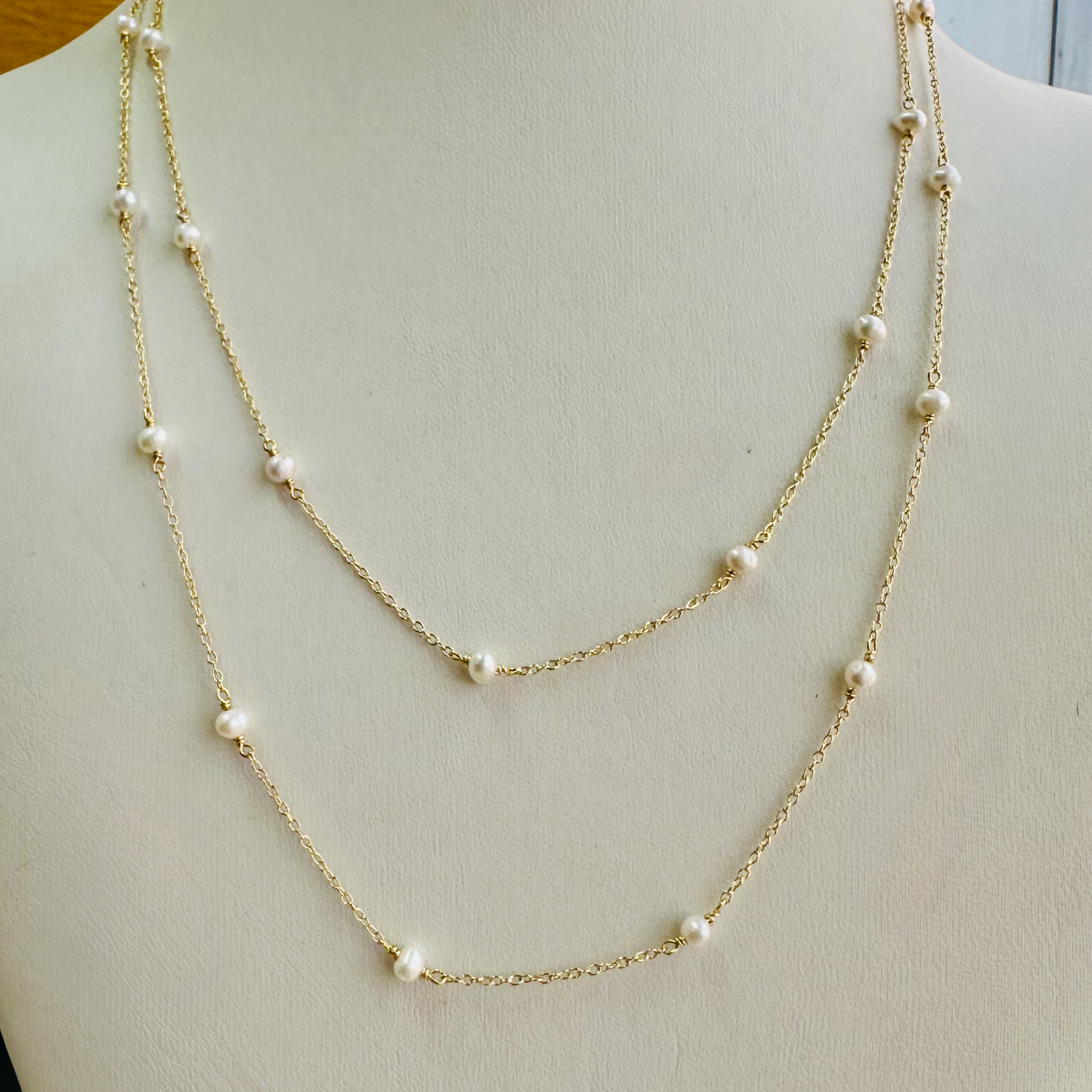 Collar de perlas en cadena de plata 925 bañada en oro