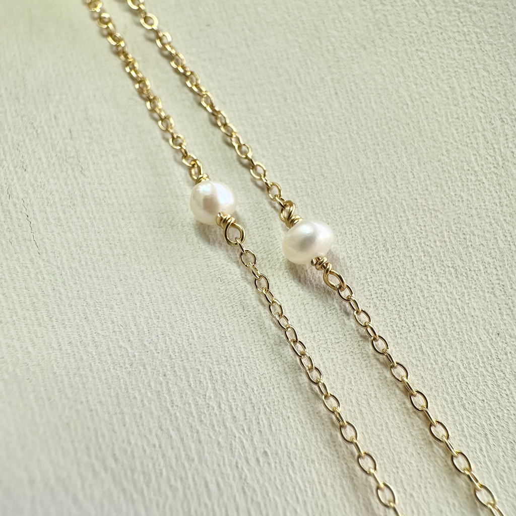 Collar de perlas en cadena de plata 925 bañada en oro