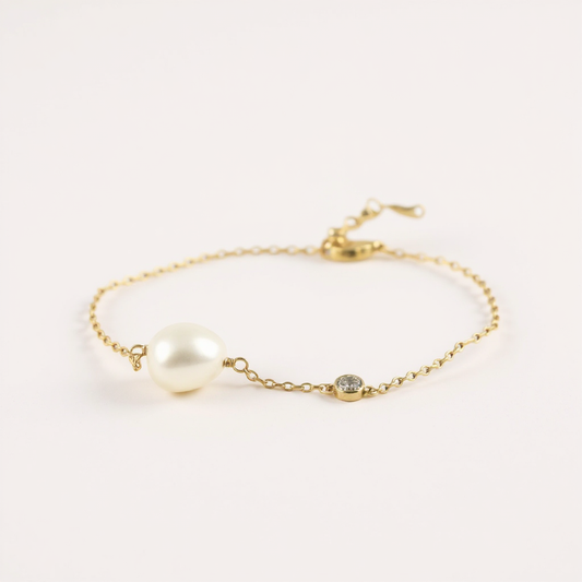 Pulsera Perla Oval 9 mm y circón bisel dorada