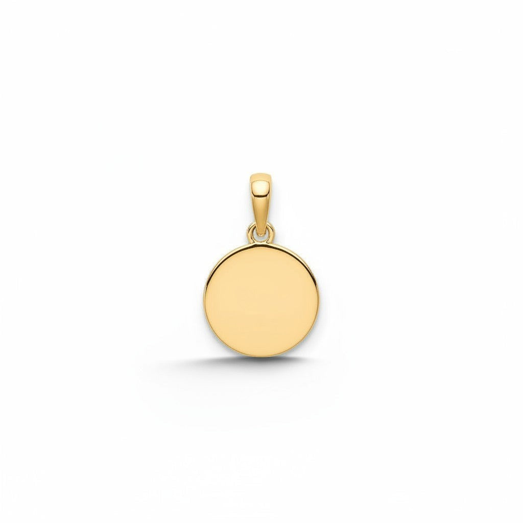 Medalla redonda de plata enchapada en oro de 12 mm de Sophia Schneider Joyas, personalizable con grabado láser.