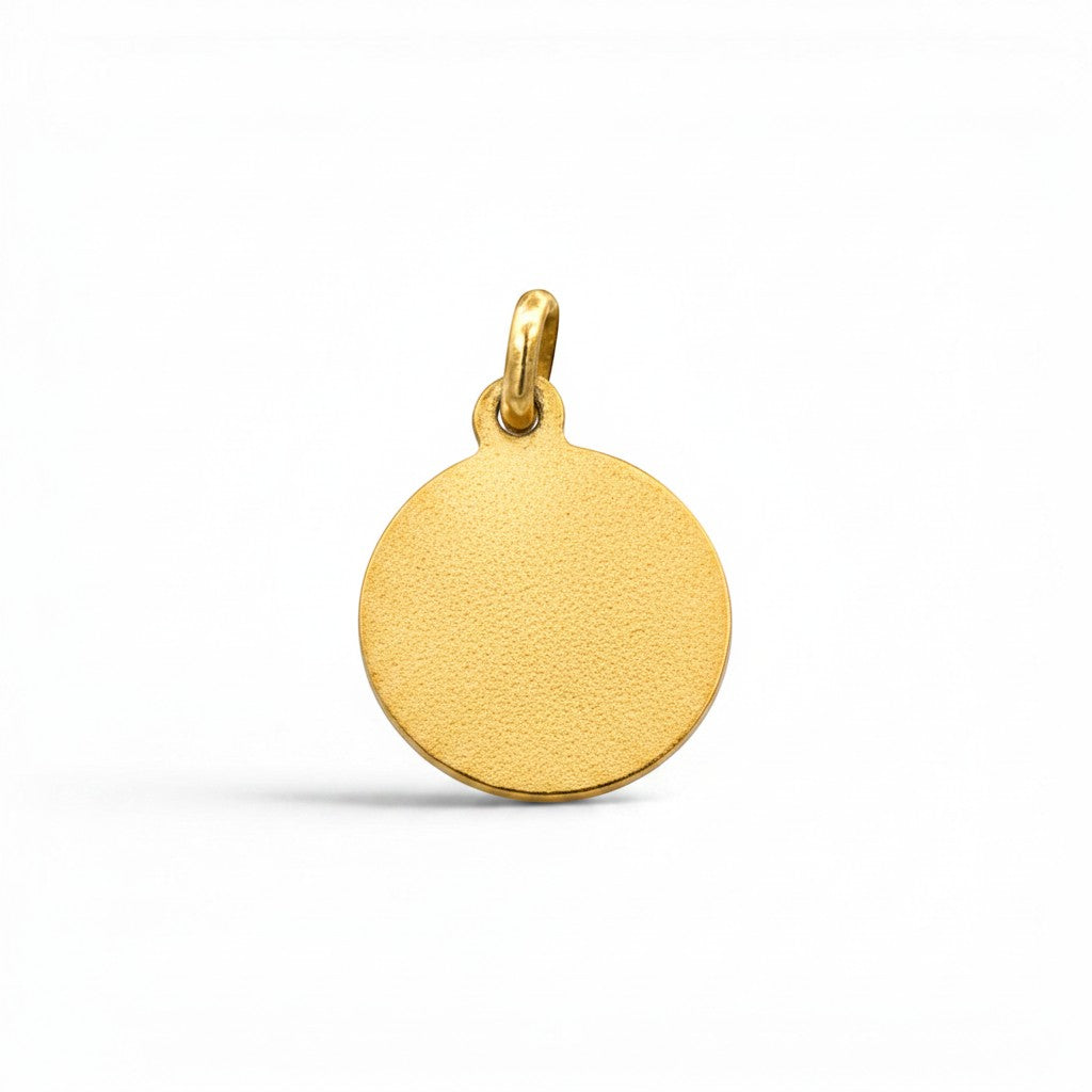 Medalla redonda de plata enchapada en oro de Sophia Schneider Joyas, 14 mm, con imagen de la Virgen Orando. Personalizable con grabado.