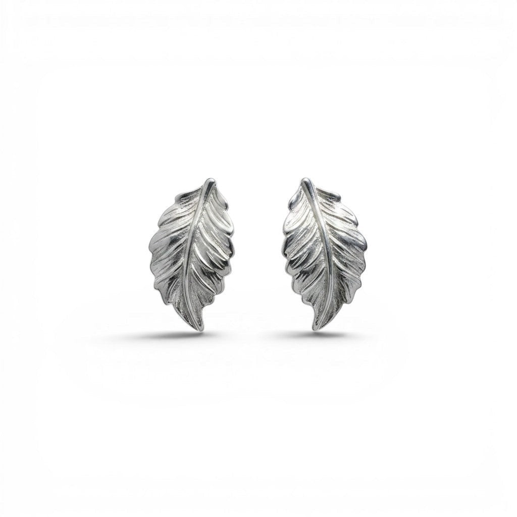 Sophia Schneider Joyas silver leaf stud earrings, 17mm, detailed texture, autumn-inspired design. Dia de la mamá