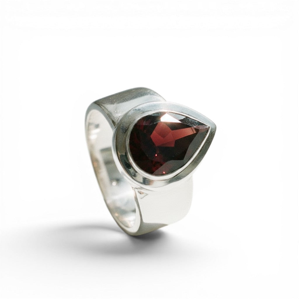Sophia Schneider Joyas silver ring with a 6.53 ct pear-cut garnet gemstone.